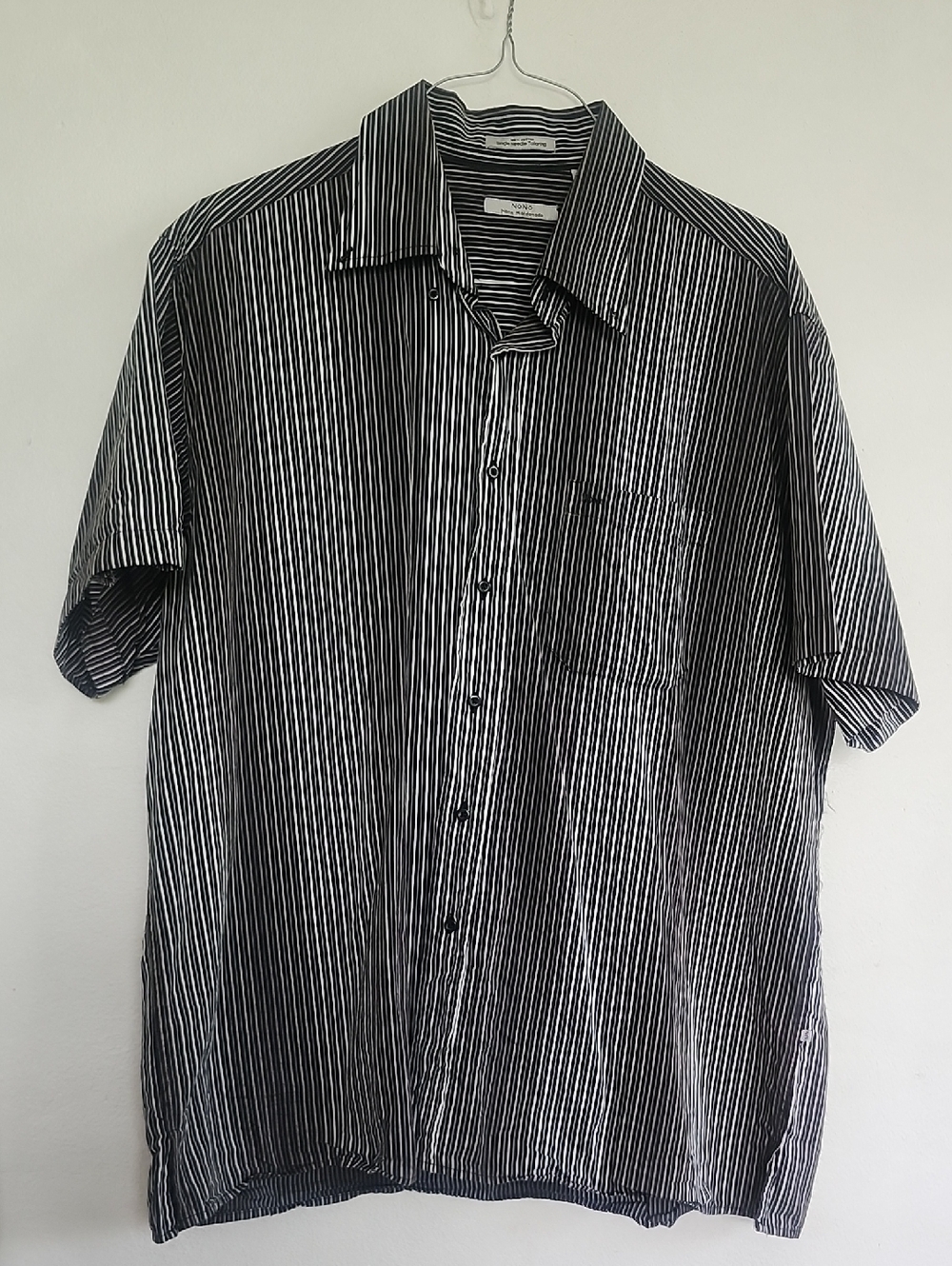 Men's Black & White Vertical Stripe Short-Sleeve Button-Down Shirt